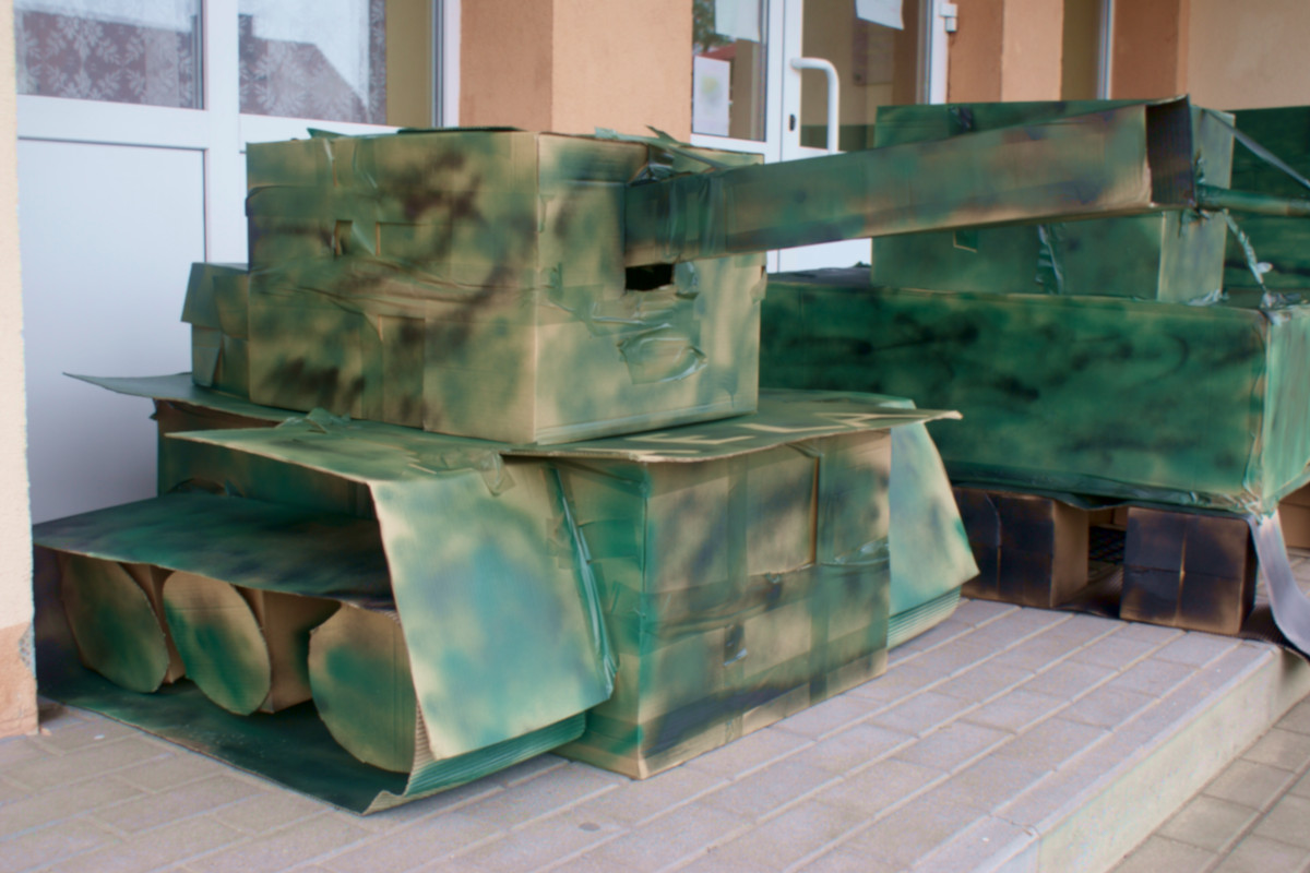 7. budowa makiet czołgów przez rzeszowskie jednostki 2